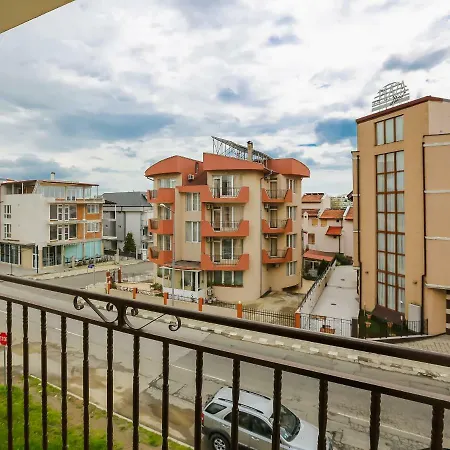 Quiet 2 Bedroom In Dafinka Ik Holiday home *