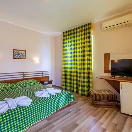 Quiet 2 Bedroom In Dafinka Ik Holiday home *
