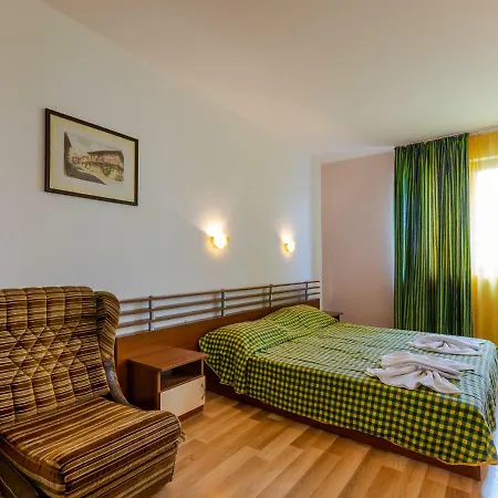 Quiet 2 Bedroom In Dafinka Ik