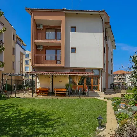 Holiday home Quiet 2 Bedroom In Dafinka Ik Burgas